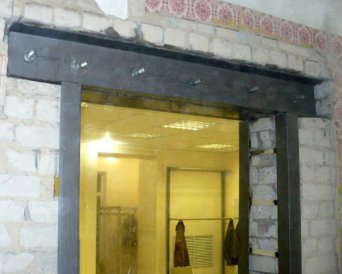 Пример выполнения проема в несущей стене с усилением Проем в несущей стене с усилением